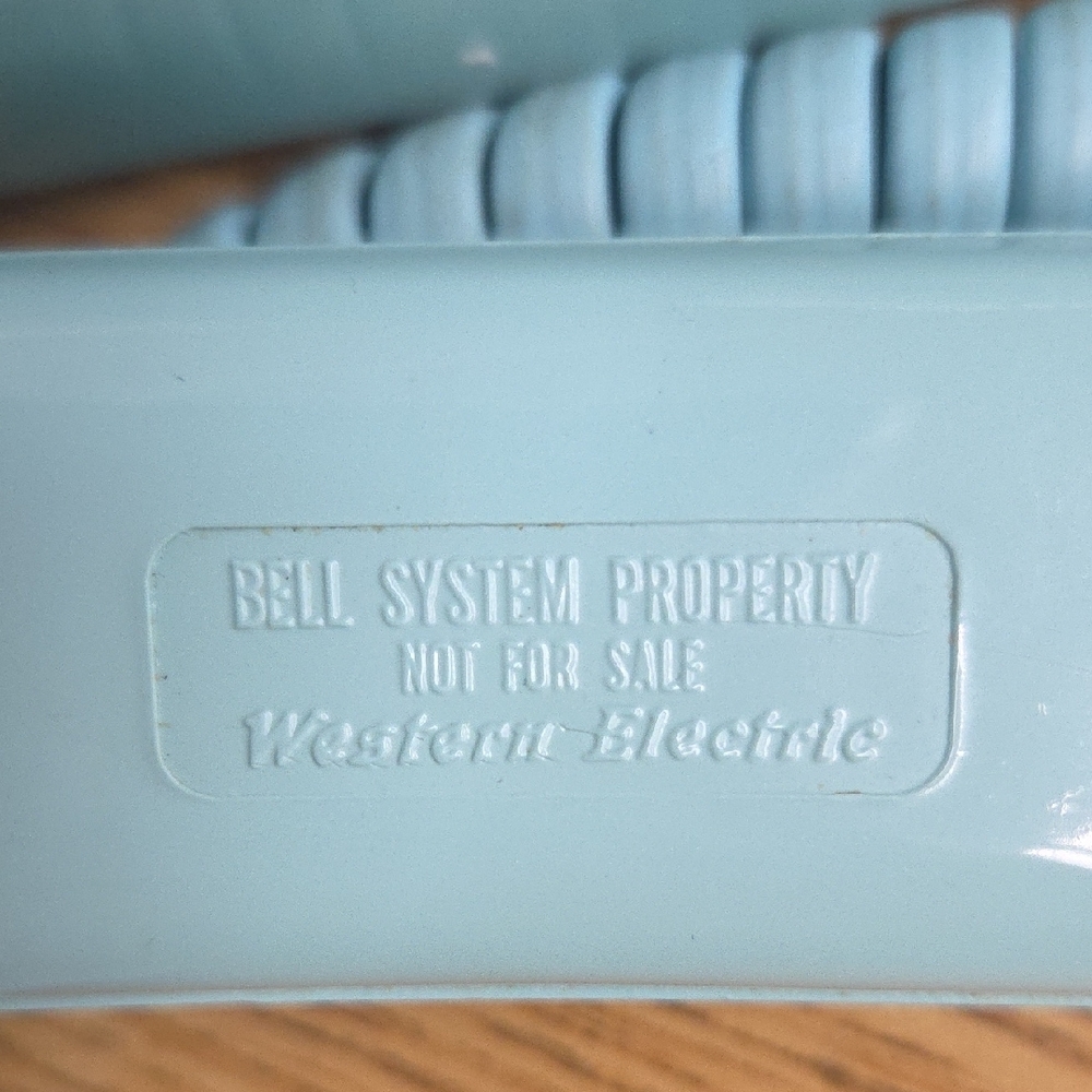 Vintage Blue Rotary Phone - Picture 4 of 7
